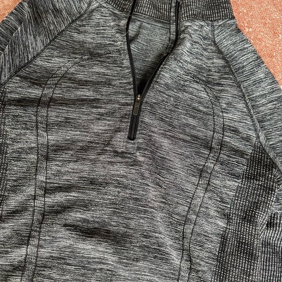 Lululemon Swiftly Wool 1/2 Zip Thermo 4-Way Stretch Shirt Women Sz 4 Black White - Picture 4 of 10